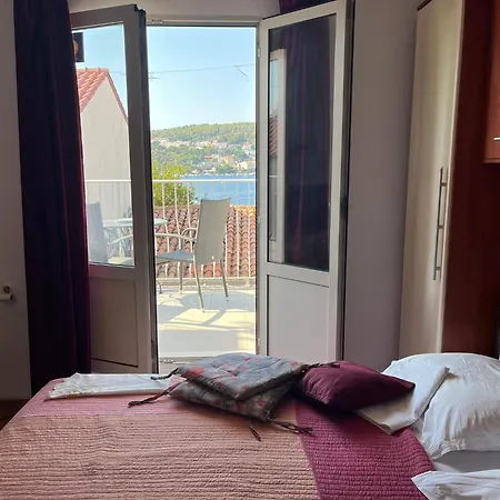 아파트 비차니츠 *